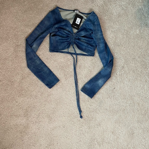 NET FashionNova denim color crop top. - Picture 2 of 2